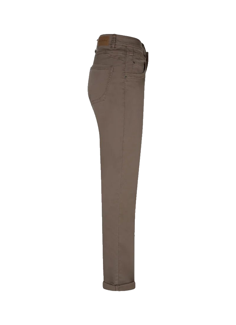 Red Button Relax jog Brun-bukser, slim fit i farven »brown clay«, vist set fra siden på en hvid baggrund.