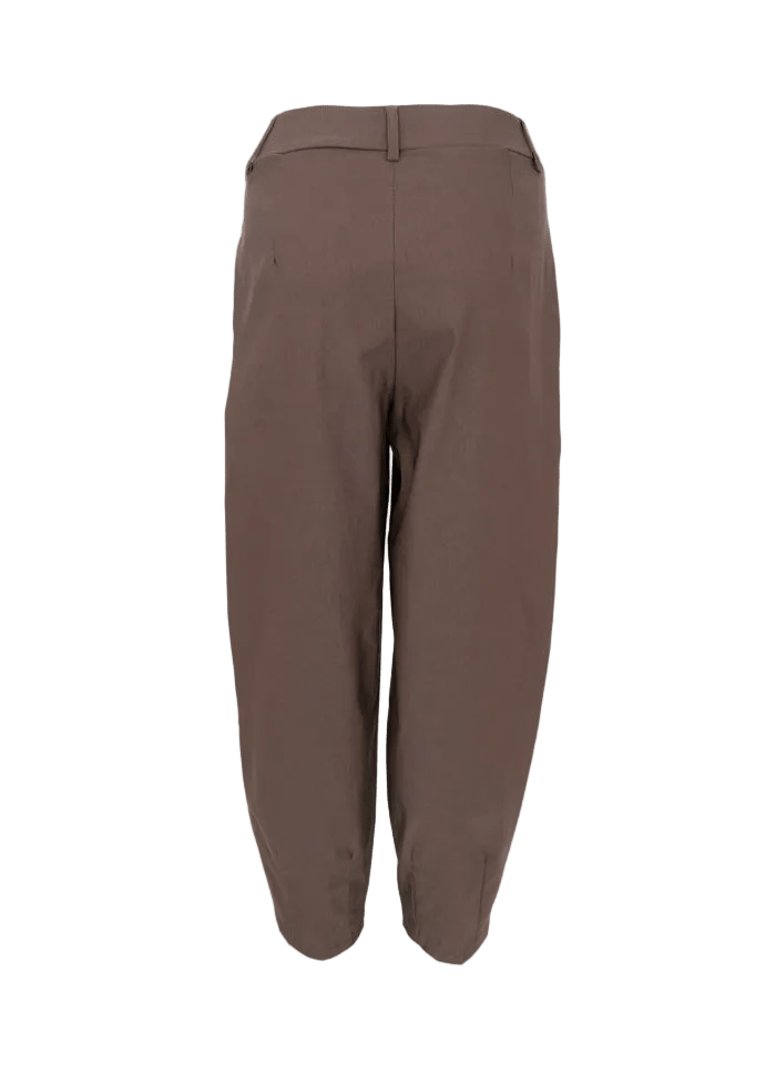 Sort Beverly Kaffe 155884: sorte, løstsiddende cropped-bukser med høj talje, vist på en ensfarvet hvid baggrund.