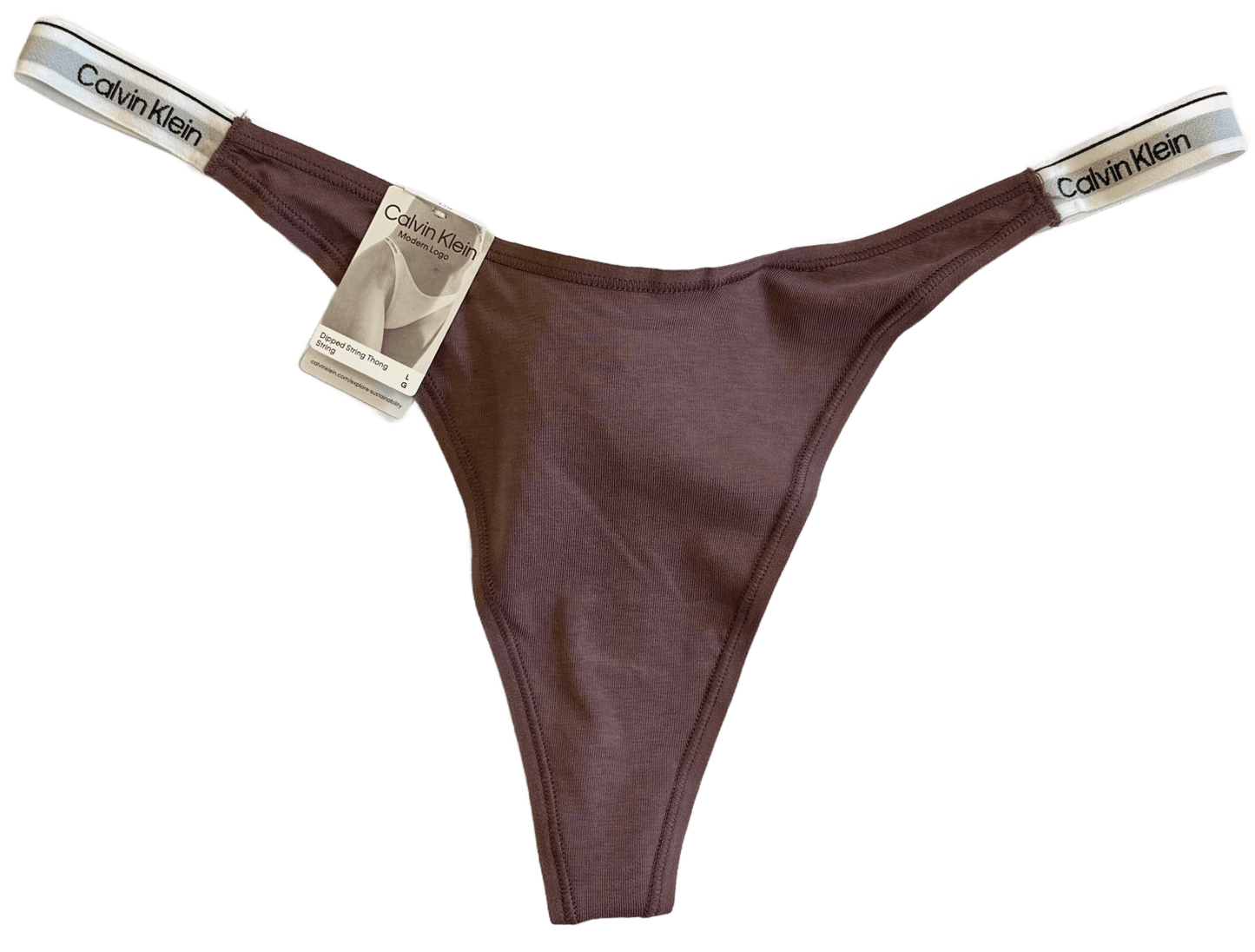 En bordeauxrød Calvin Klein-g-streng fra serien »149524 | 3 FOR 399,-« med logo i linningen, vist fladt på hvid baggrund.