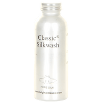 Classic – Silkwash 300 ml sølvfarvet flaske med skruelåg, stående på hvid baggrund. Mærke: Classic.
