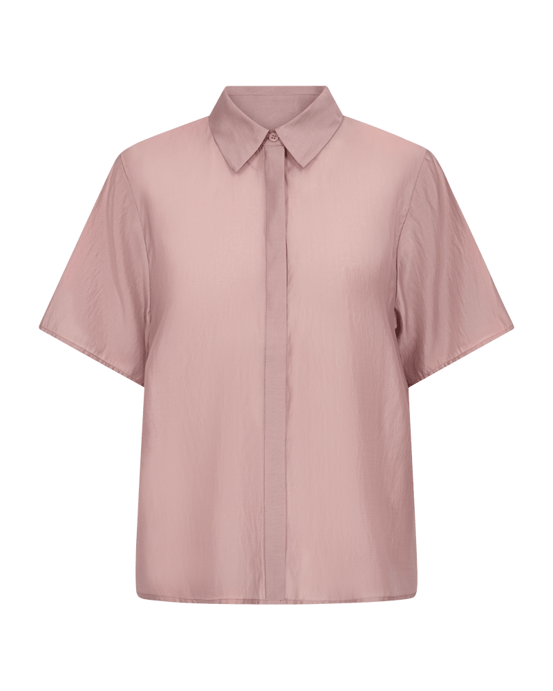Molly Gammelrosa-bluse med korte ærmer fra Copenhagen Muse, med krave og fin blonder på ryggen.