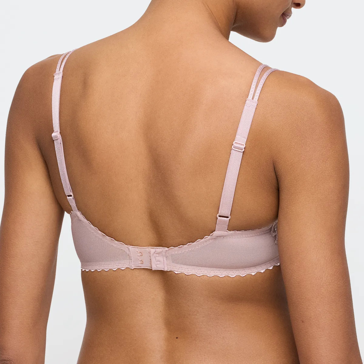 Bagfra set billede af en Marie Jo – JANE bois de rose Rosa støvet lyserød bh med justerbare stropper.