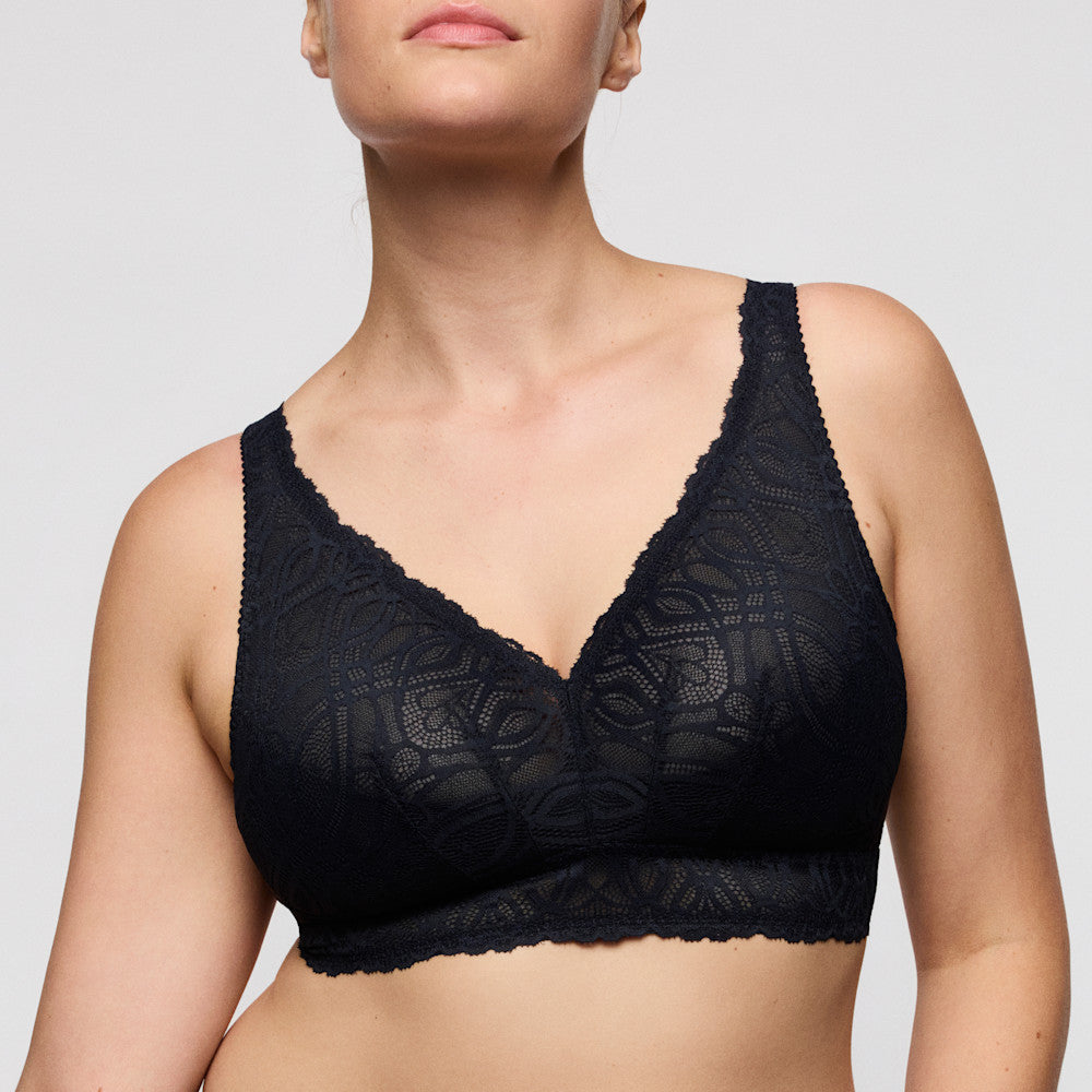 Mørkeblå blonde bralette fra PrimaDonna på model