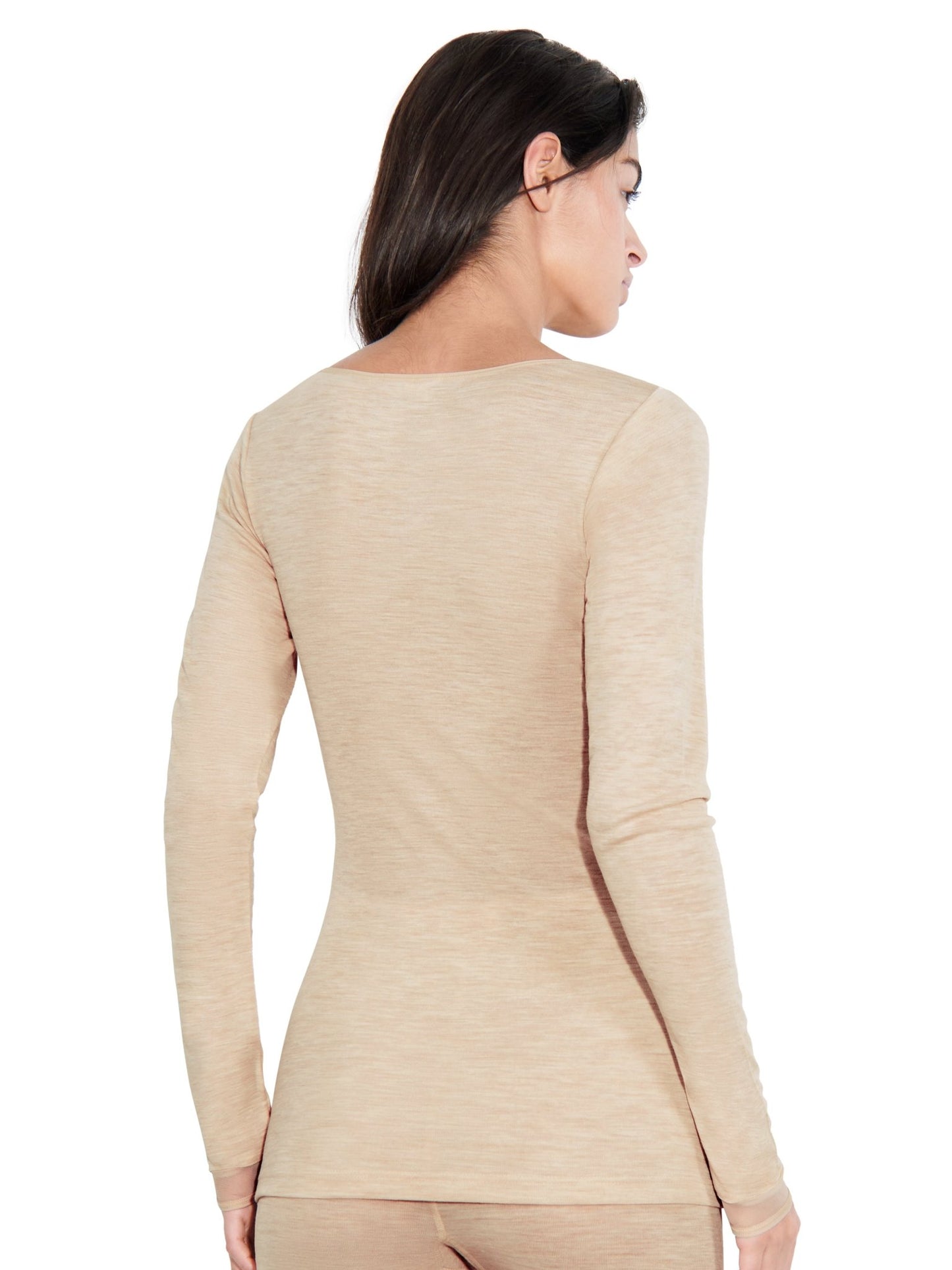 Beige uldtrøje med lange ærmer set på model bagfra
