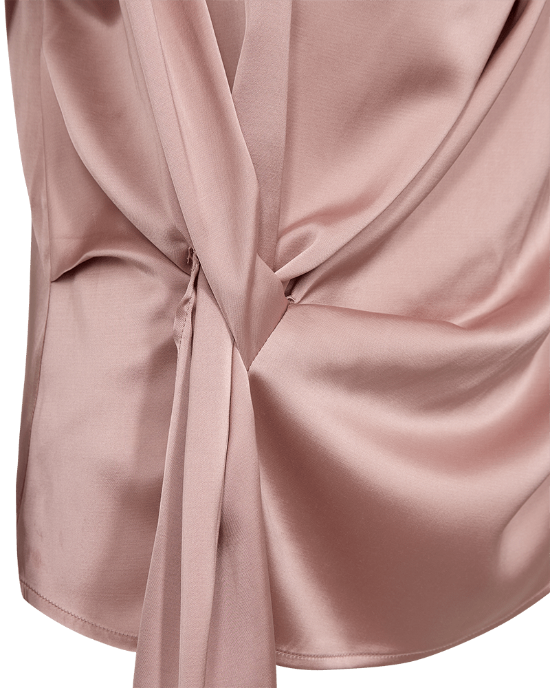 Freequent Dova Rosa-bluse i lyserødt, silkeagtigt stof med en elegant knude i taljen.