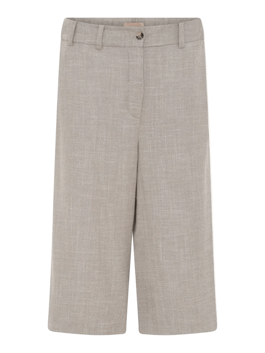 Beige Gustav – Callista Beige, korte bukser med brede ben, knaplukning og bæltestropper.