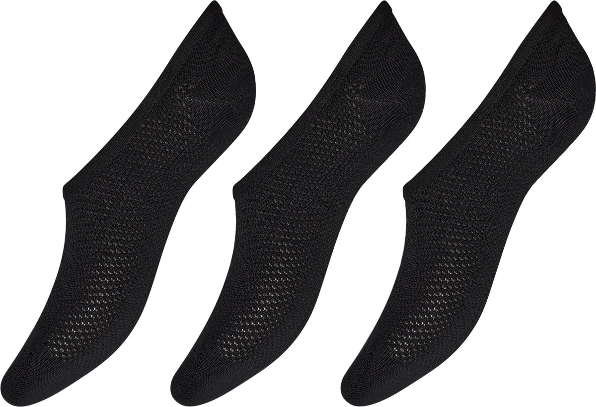 Tre par HYPE THE DETAIL Footie 3-Pack Sort er placeret diagonalt på en hvid baggrund.