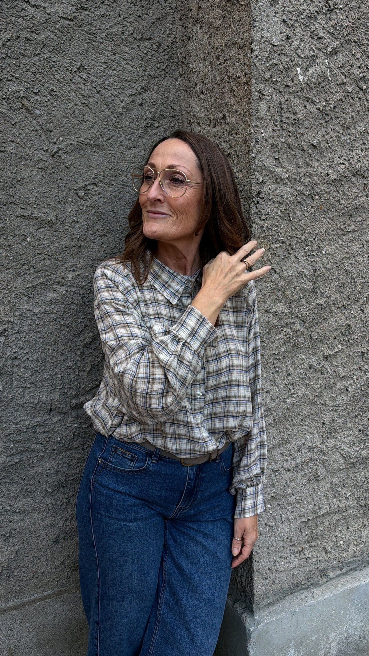 Ternet skjorte og jeans