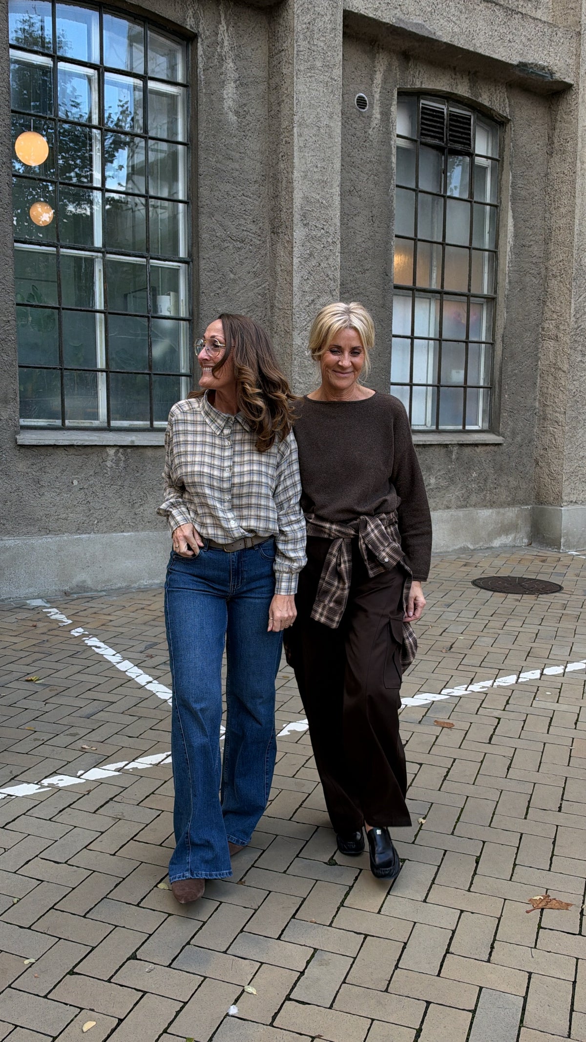 Ternet skjorte og jeans