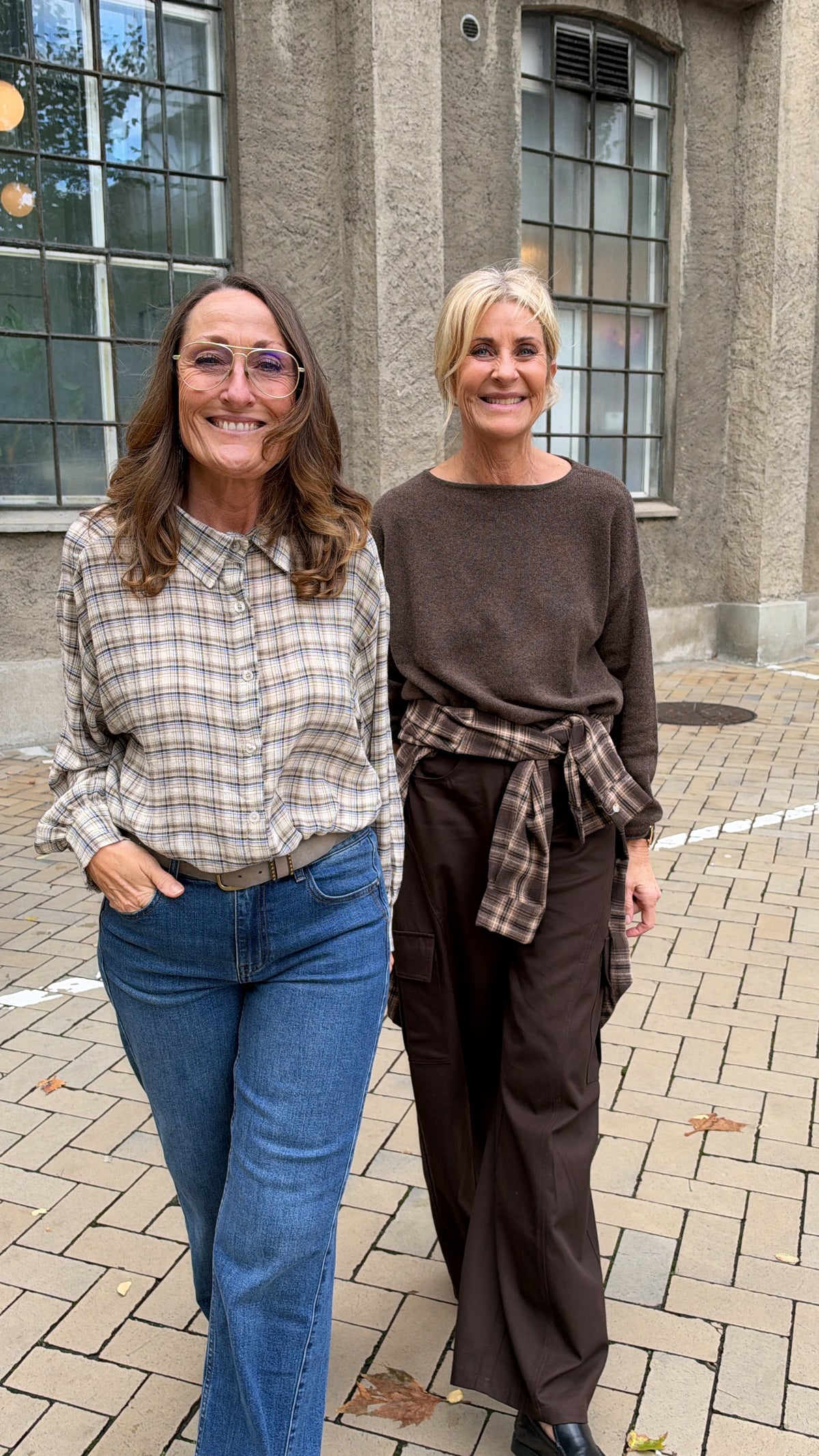 Brun ternet skjorte
