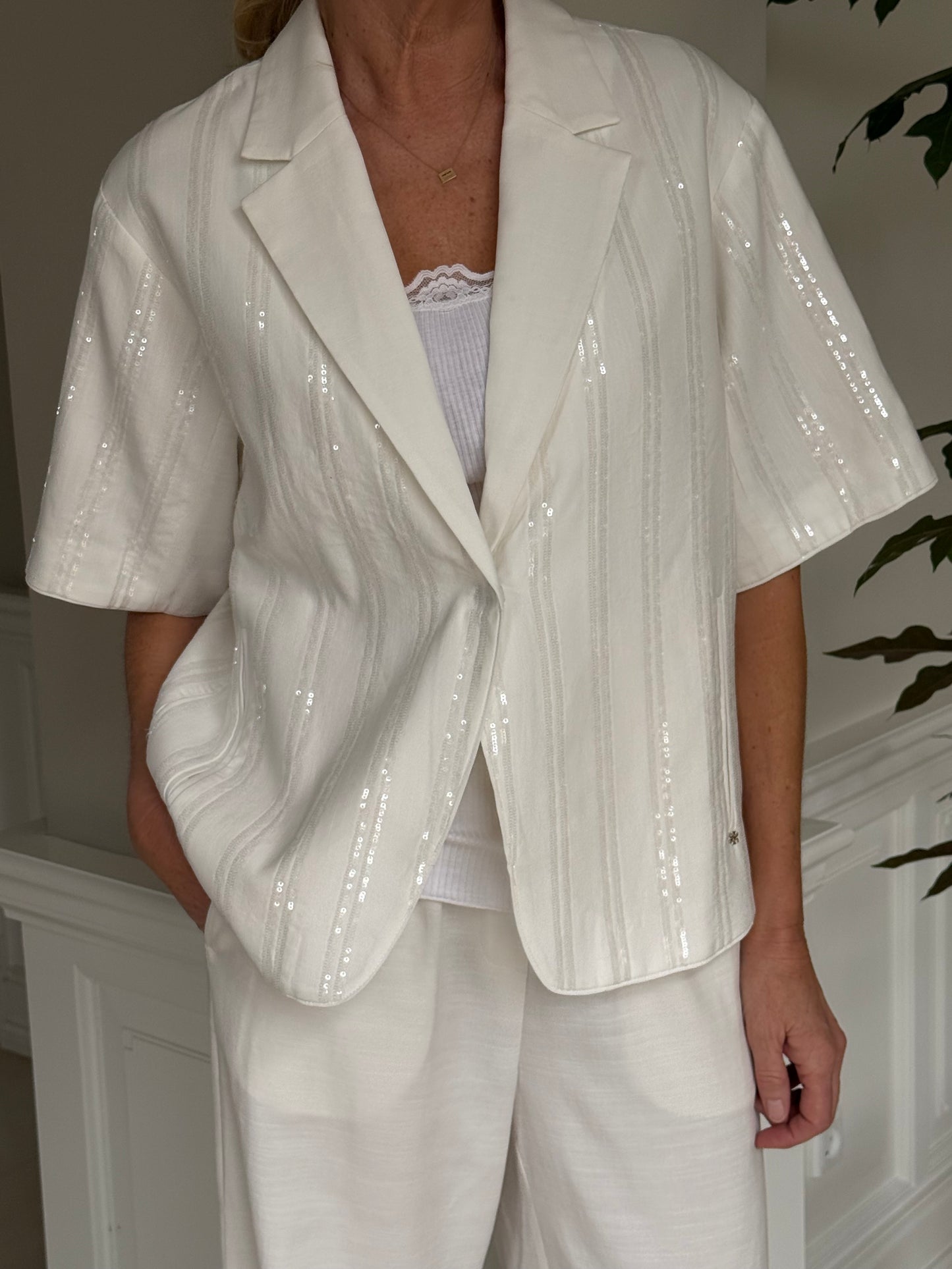 154585 | Gustav - Latina Off white