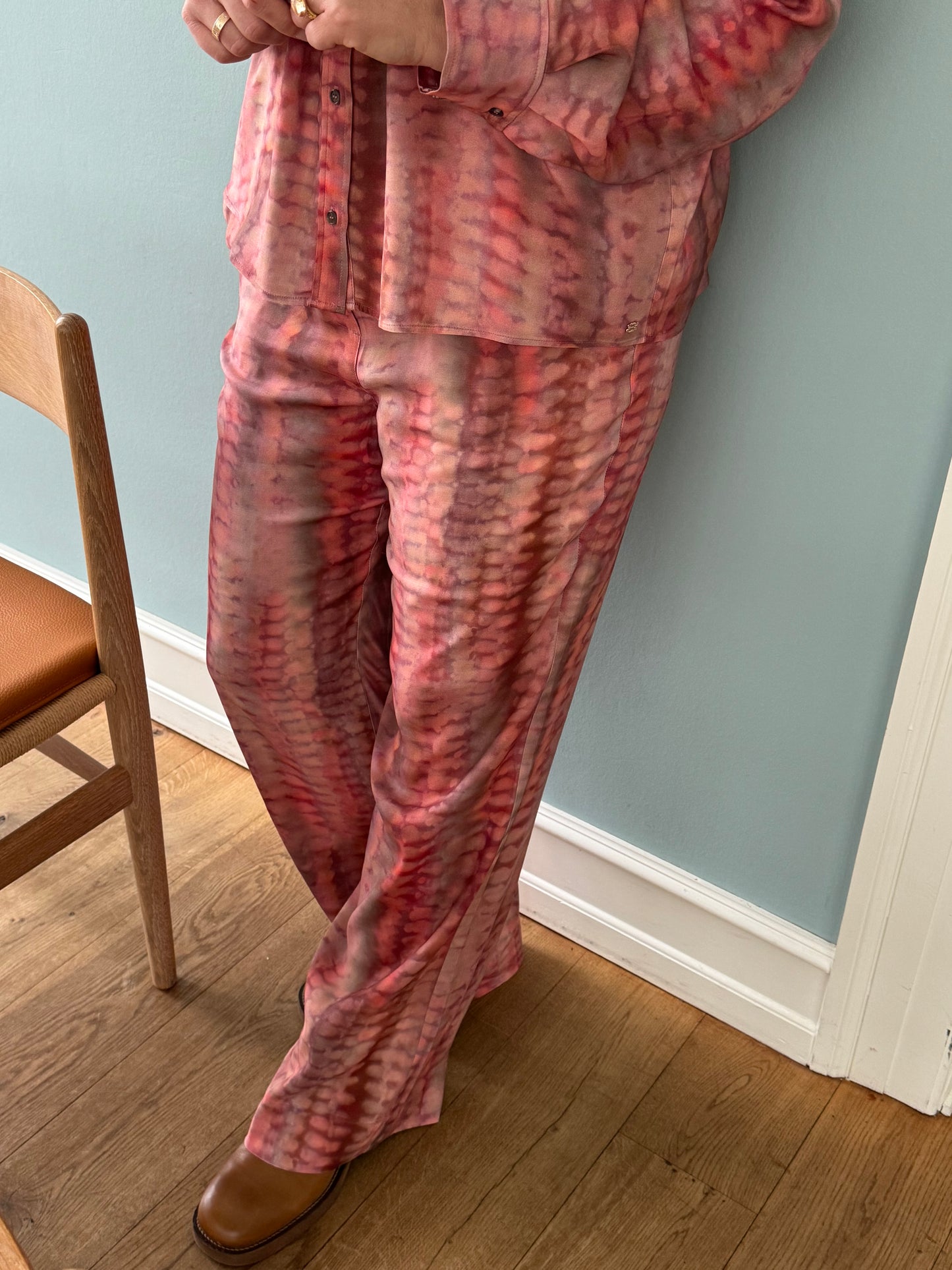 153579 | Gustav - Bay Rød mønstret