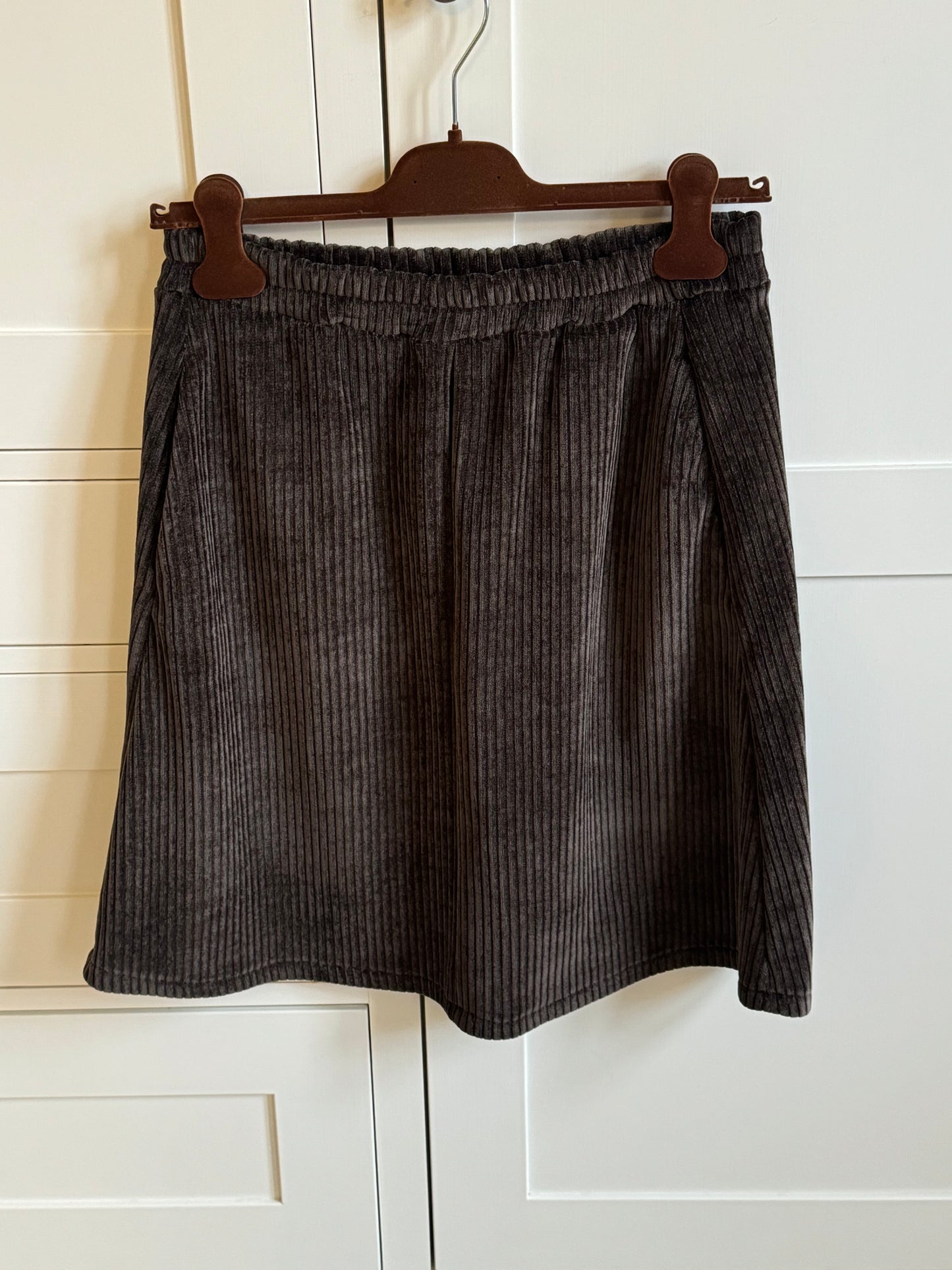 153343 | Marta du Château - June Mørkebrun