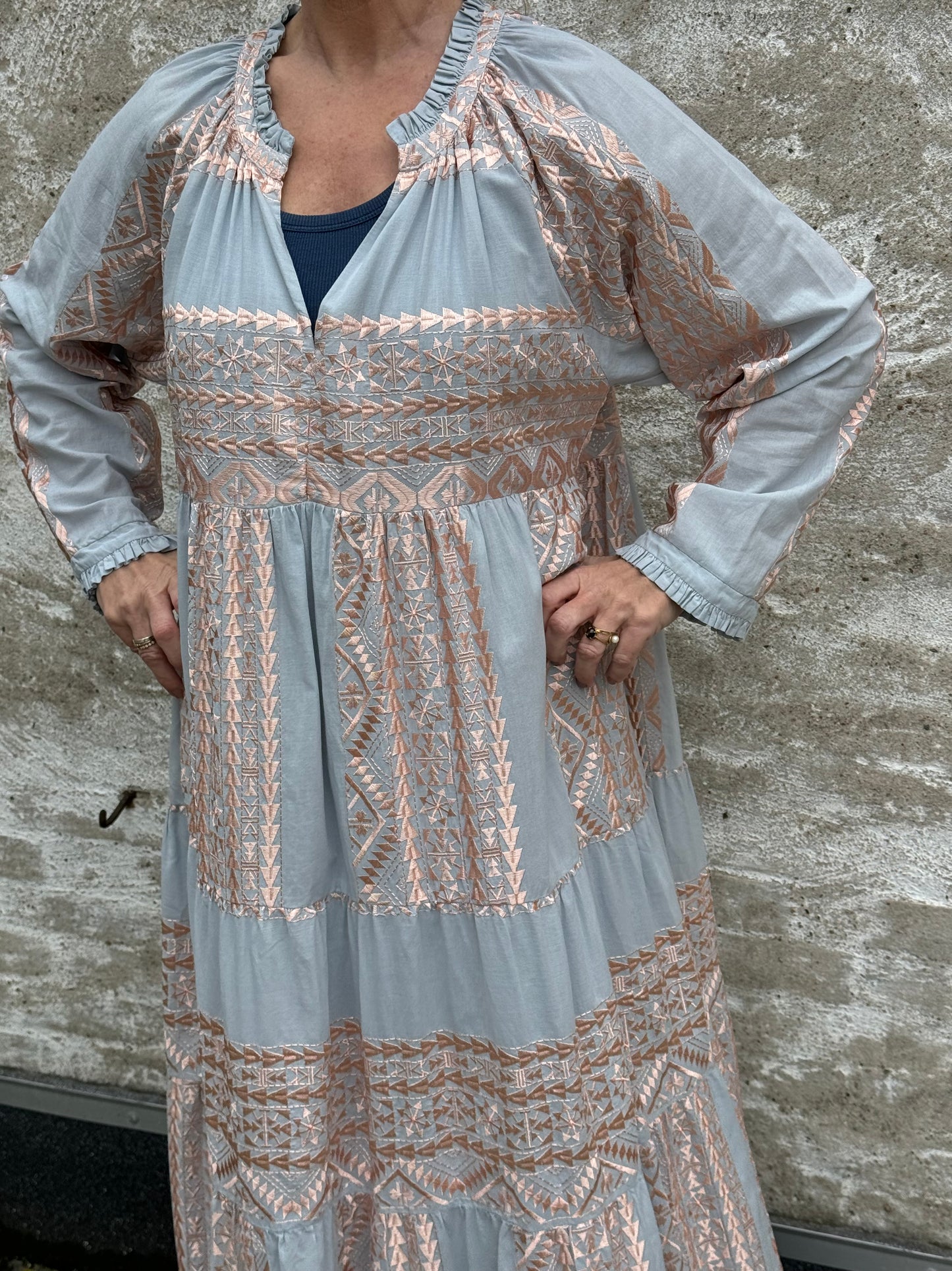 154197 | Greek Archaic Kori - Long classic triangle Lysegrå