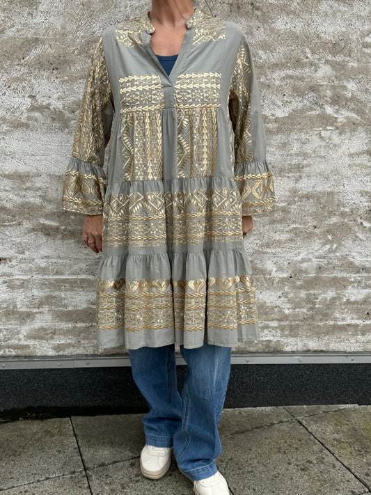  i Grå fra Greek Archaic Kori