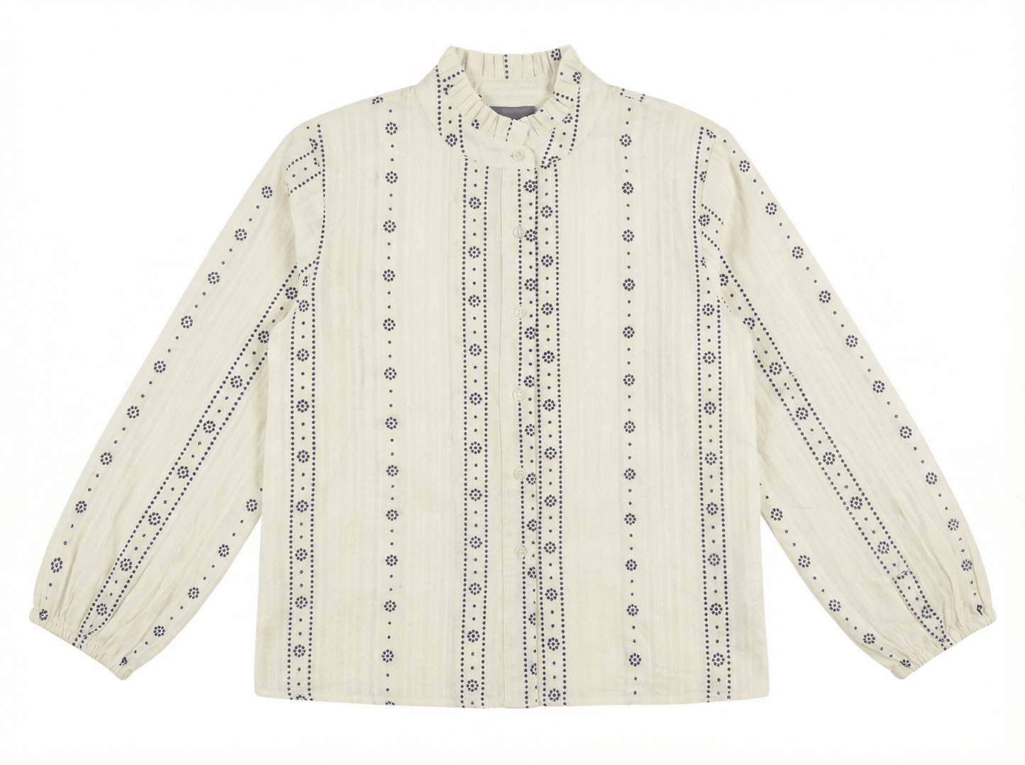 Kopenhaken Bali: En off-white, langærmet, cremefarvet skjorte med sorte geometriske striber, lagt fladt ud på en hvid baggrund.