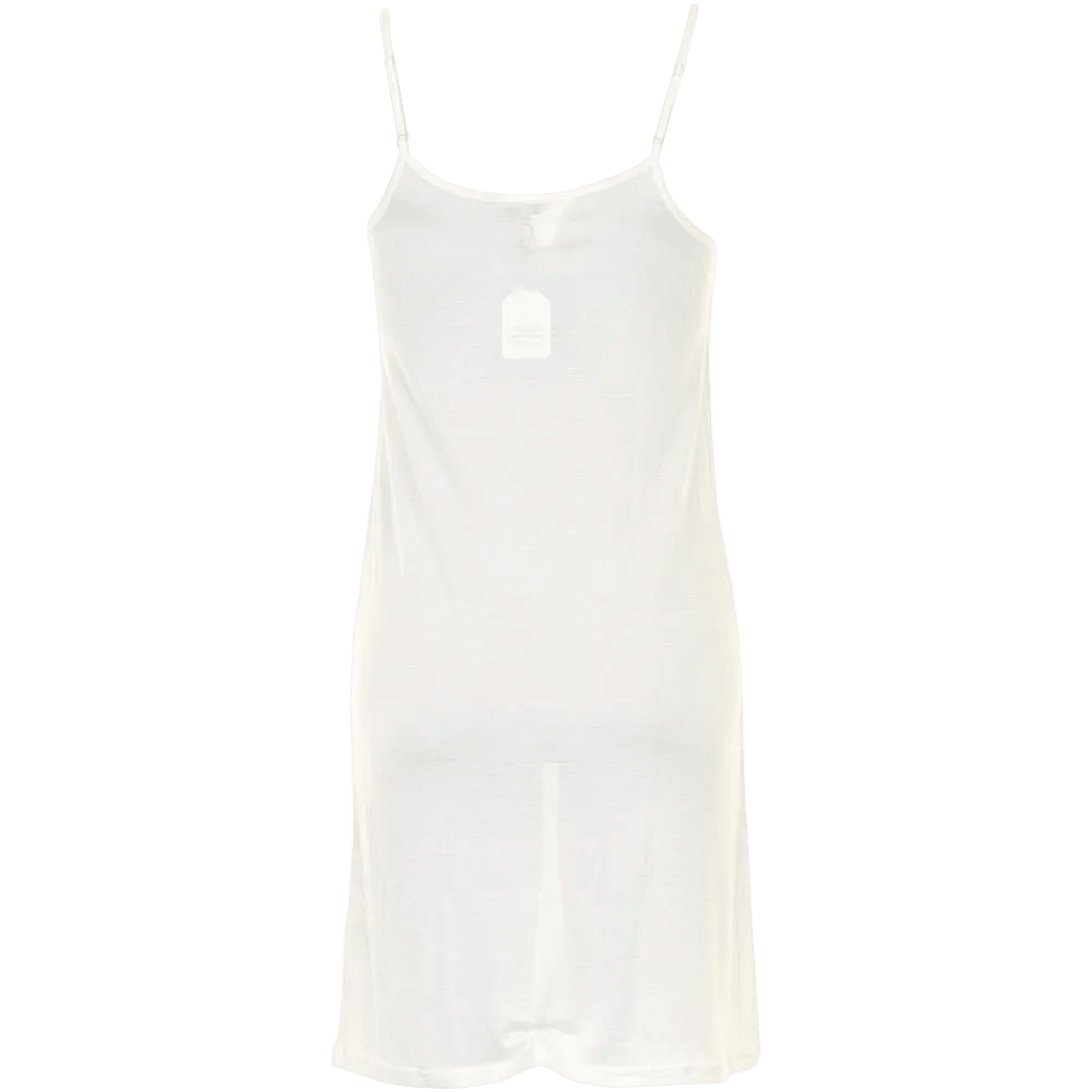 Lady Avenue underkjole i ren silke, farven OFF WHITE, med tynde stropper, vist bagfra på en ensfarvet lys baggrund.