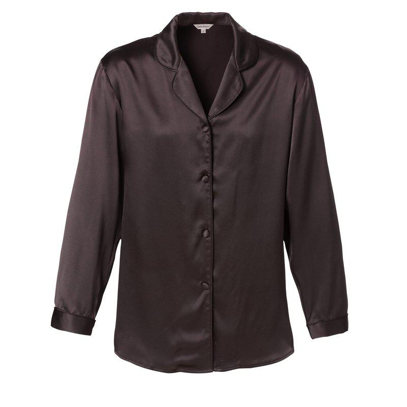 Lady Avenue Pure Silk Brun: sort satin-skjorte med knapper og udskåret krave – føles som pyjamas i 100  silke.