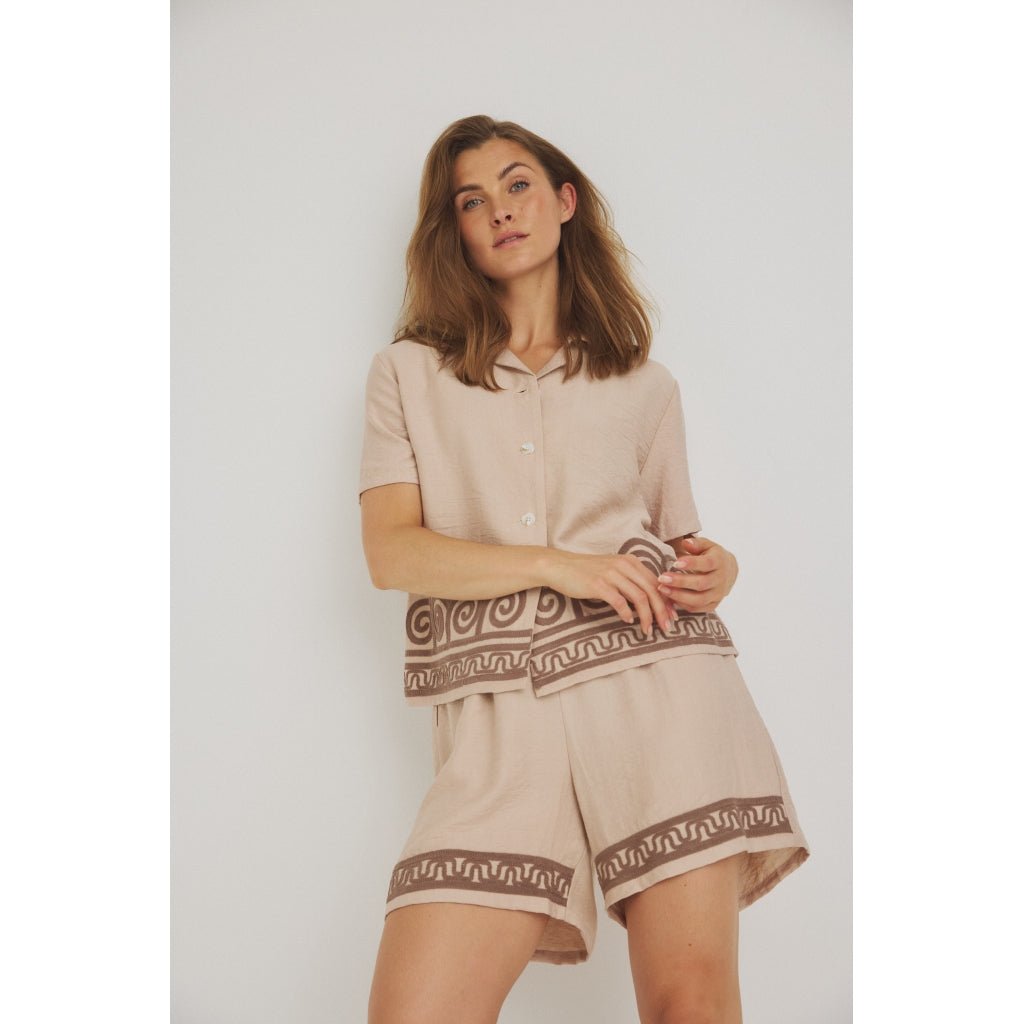 155241 | Luxzuz - Shorts Sæt Lysebrun