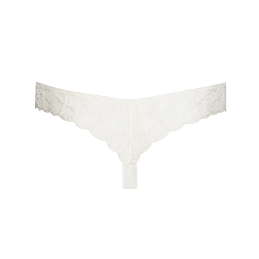 Marie Jo Heleen Natural – Offwhite G-streng i blonder med bølget kant, vist på en ensfarvet hvid baggrund.