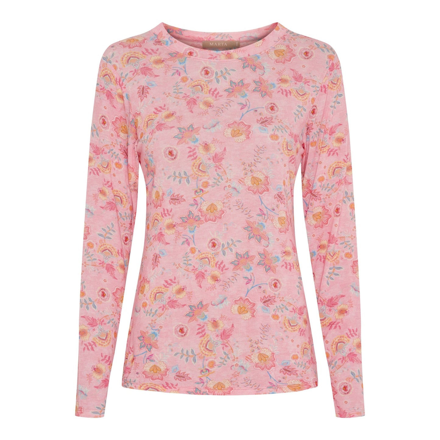 Lyserød Elissa-bluse fra Marta du Château med farverigt blomstermønster på hvid baggrund. Model: 153913.