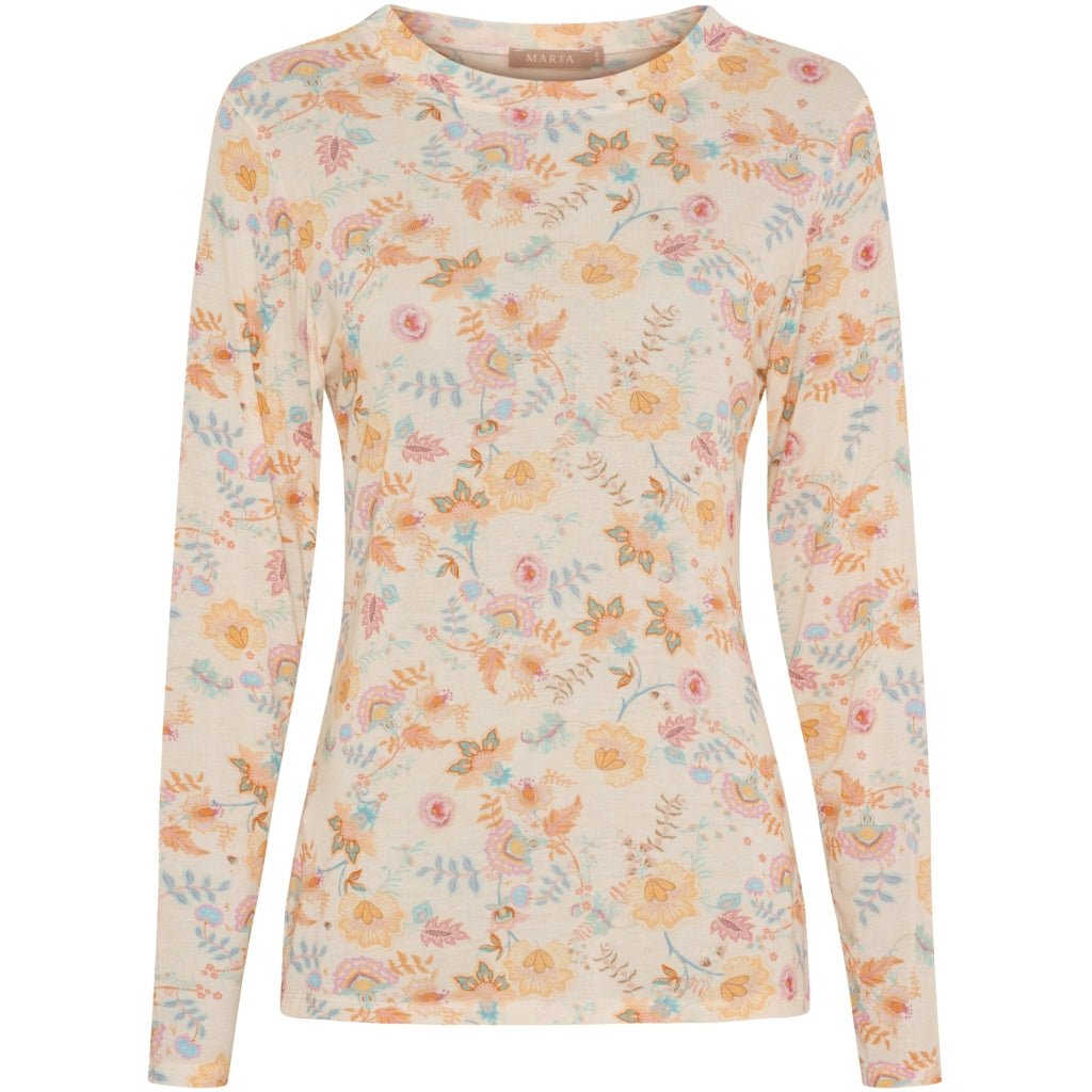 Elissa Beige langærmet damebluse fra Marta du Château med pastelfarvet blomsterprint på lys cremefarvet baggrund.