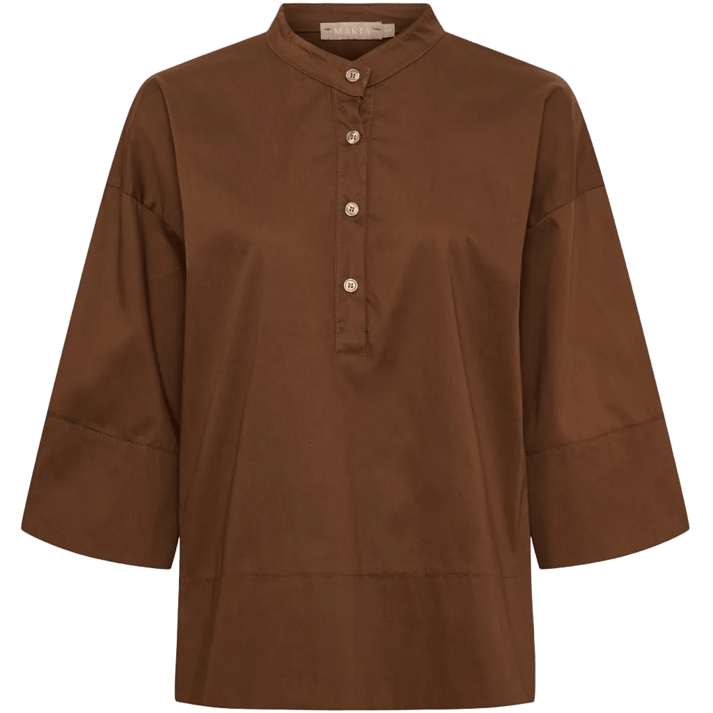 Marta du Château Ginger Brun: brun, langærmet bluse med krave, ret bred pasform og tre knapper.