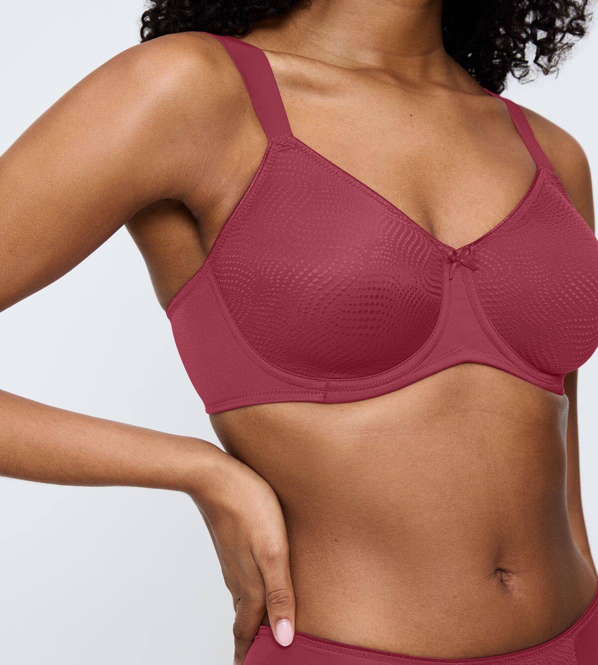 152160 | Triumph - Essential minimizer Paprika