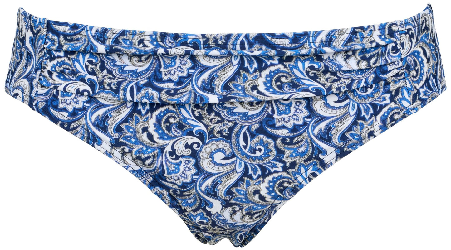 Missya Amber Grey Blue Koboltblå bikinitrusser, vist i blåt paisley-mønster på hvid baggrund.