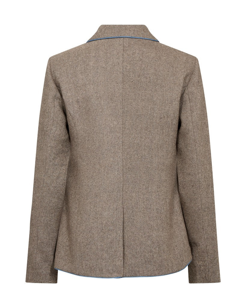 Bagsiden af MOS MOSH 155470 Rio Ann Brunmeleret-blazer med udskåret krave og lange ærmer på hvid baggrund.