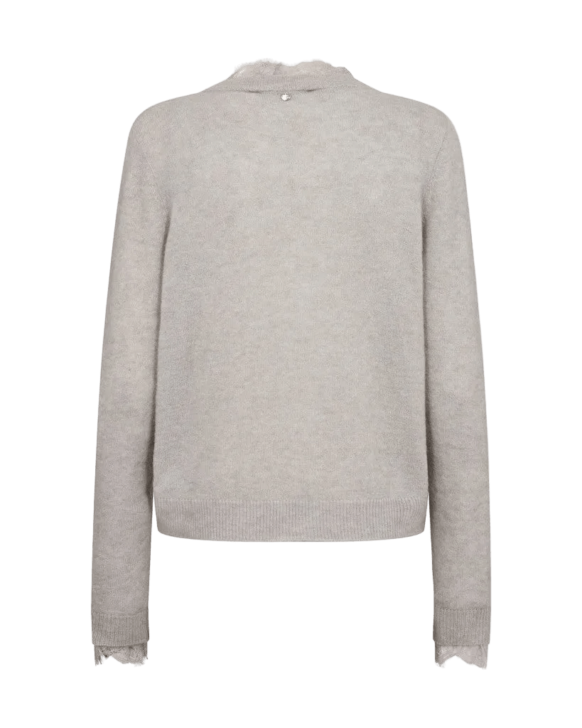 Bagfra set: MOS MOSH MMHelmi Lysegrå cardigan i lysegrå med ribstrikkede manchetter, forneden og diskrete flossede detaljer.