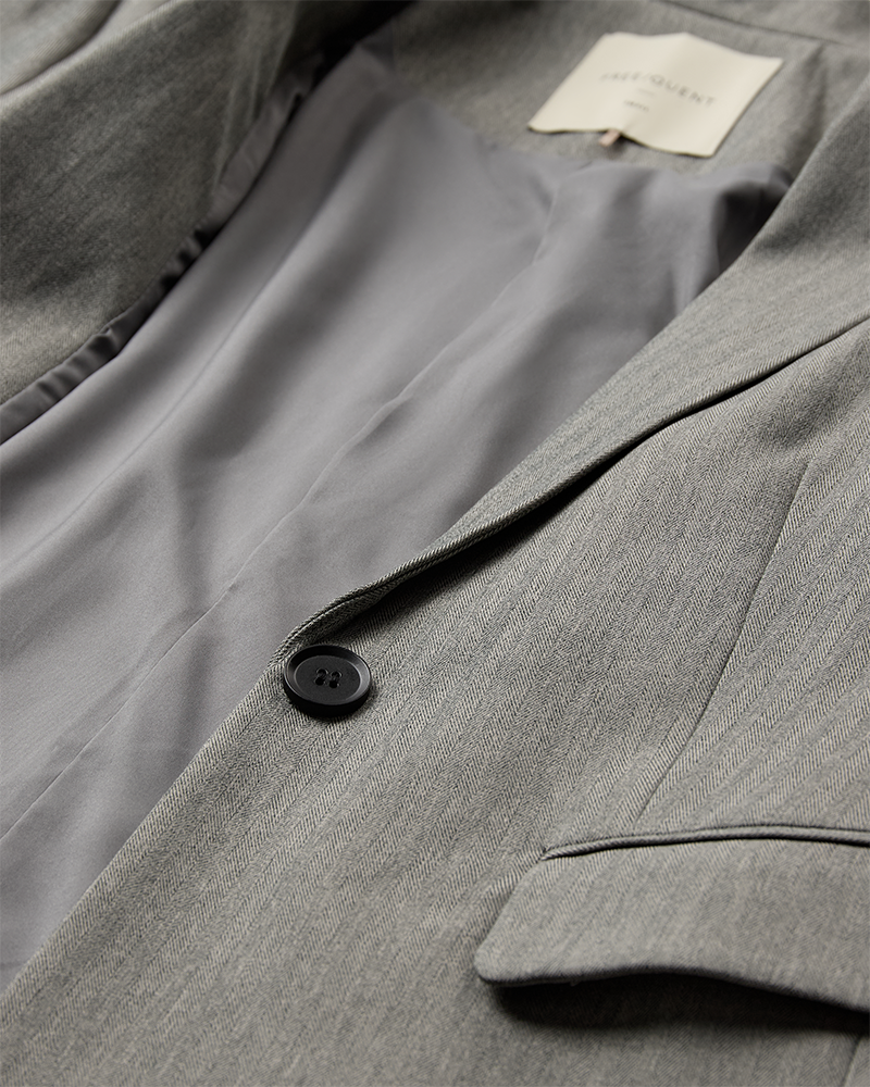 153602 | Freequent - Caia Lysegrå