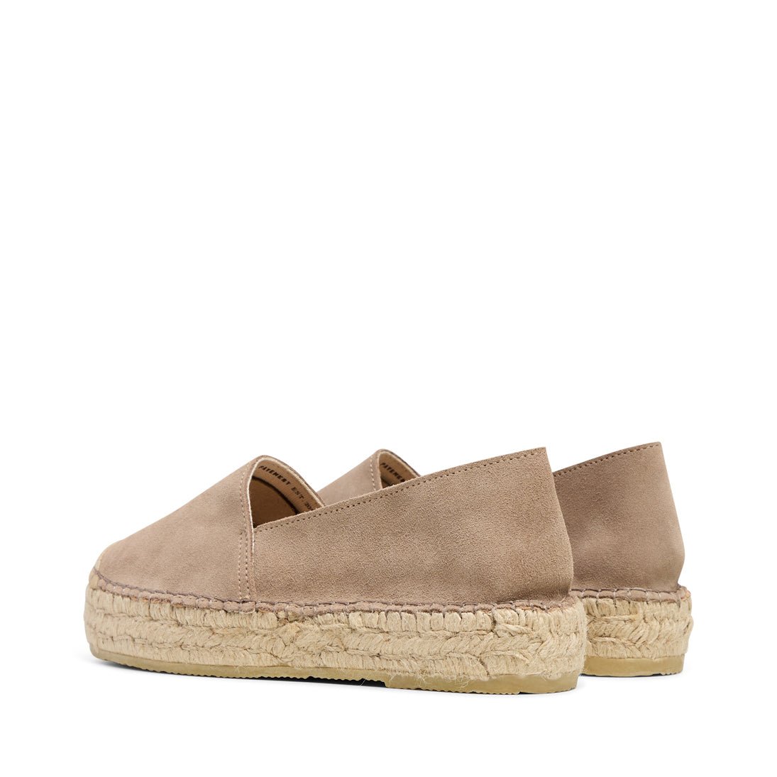 PAVEMENT Ida – gråbrune, taupefarvede espadriller i ruskind med jutesåler, vist på en hvid baggrund.