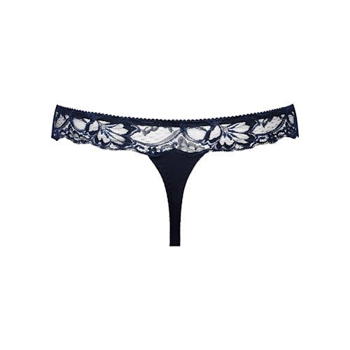 PrimaDonna Madison Velvet Blue – mørkeblå med blondekant og blomsterdetaljer, vist på hvid baggrund.