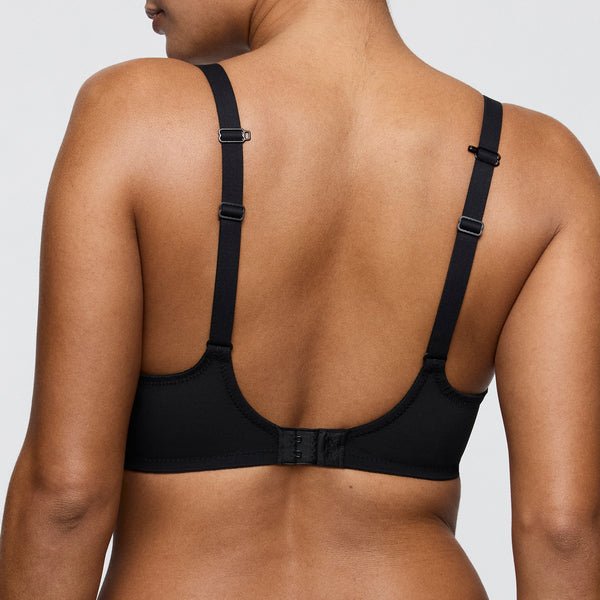 Set bagfra bærer en person en PrimaDonna Twist Sheary Black Sort mesh-bh med justerbare stropper og hægte-lukning.