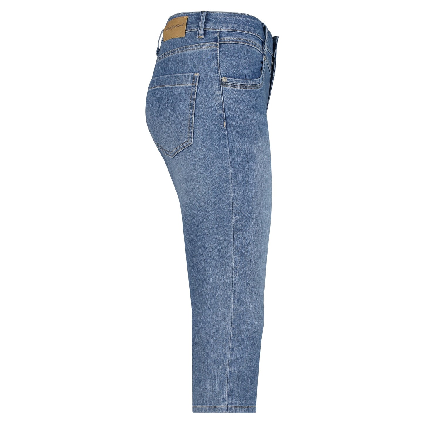 Set fra siden: Red Button Suze Denim-jeans med buksen-stil, baglomme og brun logo-patch.