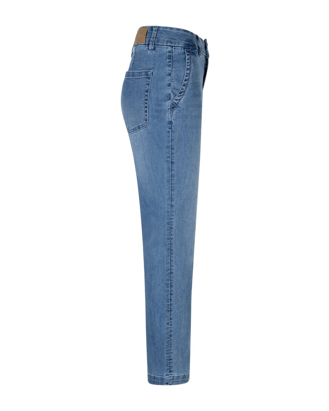 Set fra siden: Red Button Diana Denim-jeans, lyseblå, lige ben, med for- og baglommer på hvid baggrund.