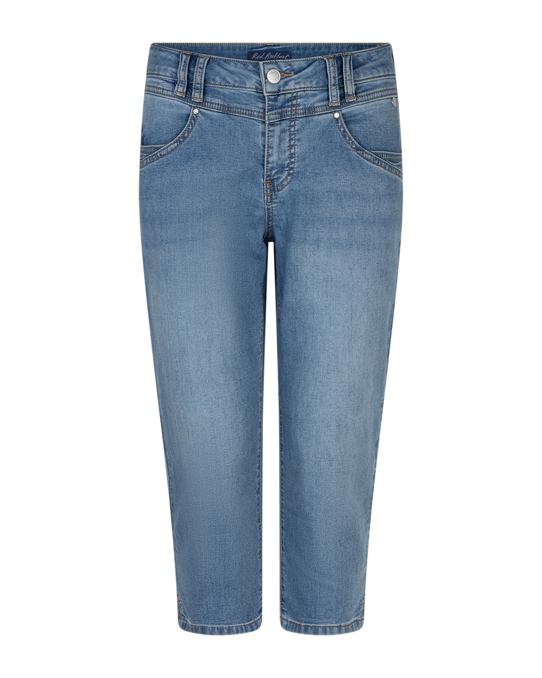 Red Button Suze Lys denim: lyseblå, korte jeans med lige ben, forlommer, bæltestropper og »lys vask«-finish.