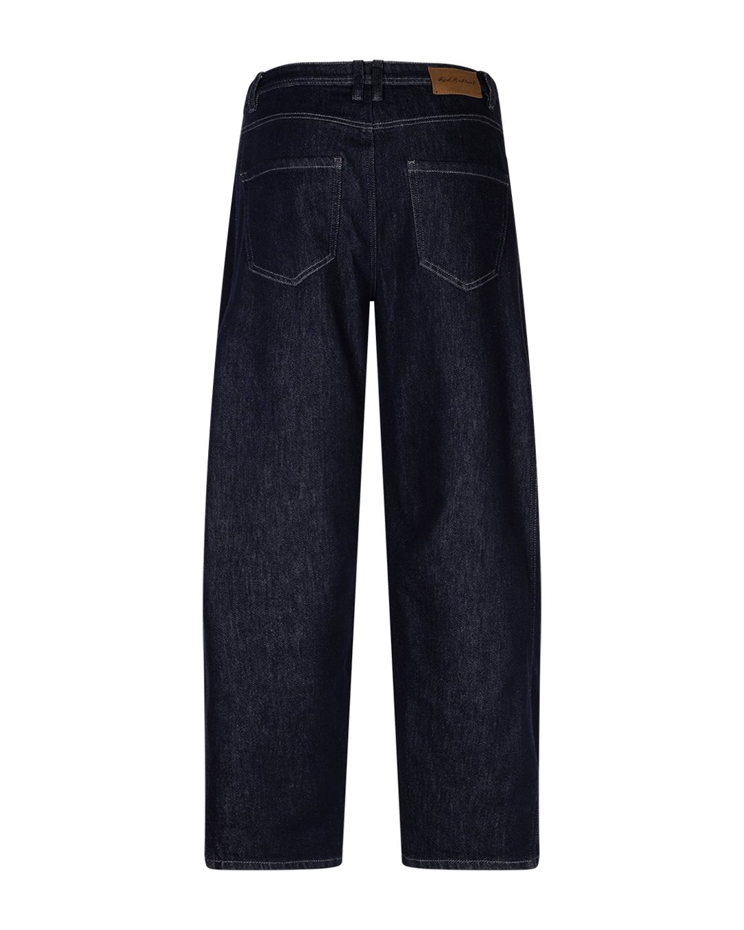Red Button Cayla Mørk-jeans i denim med brede ben, set bagfra, med to lommer og et brunt mærke på linningen.