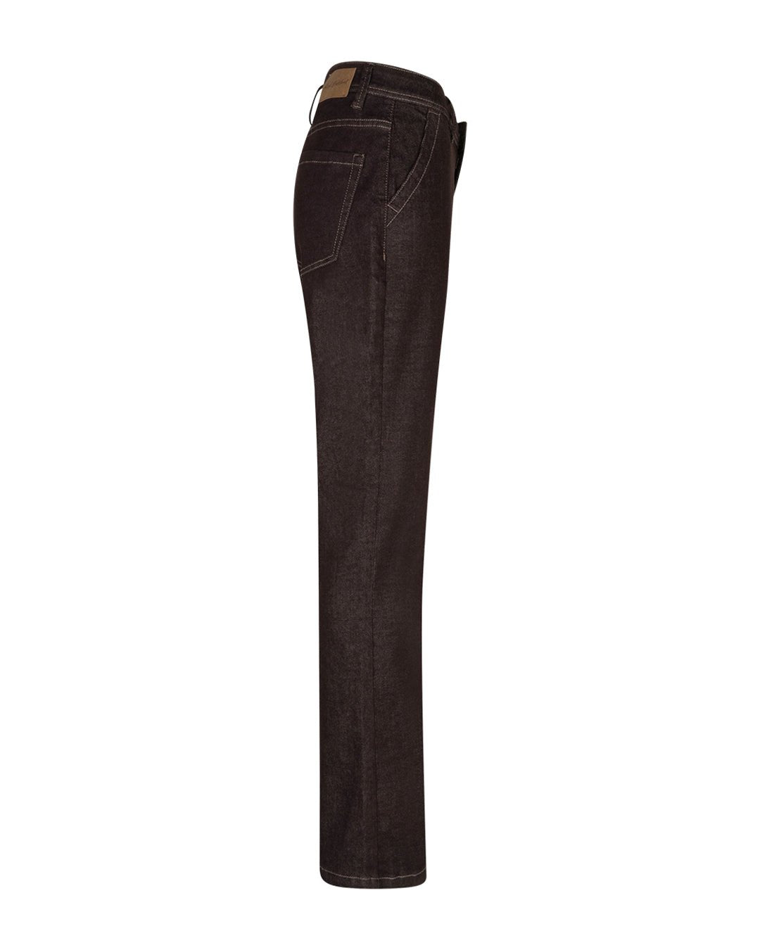 Red Button Bibette Mørkebrun-jeans i klassisk stil, set fra siden med lommer foran og bagpå samt et lige ben.