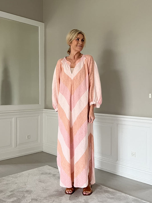 Dress i Pink pattern fra Greek Archaic Kori