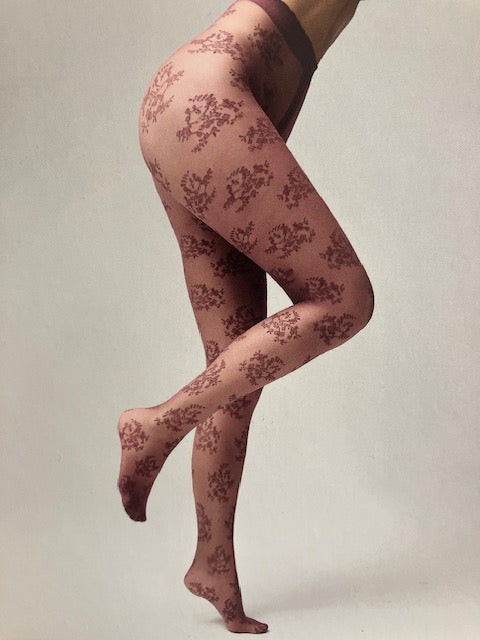 153053 | Sneaky Fox - Ava Bordeaux