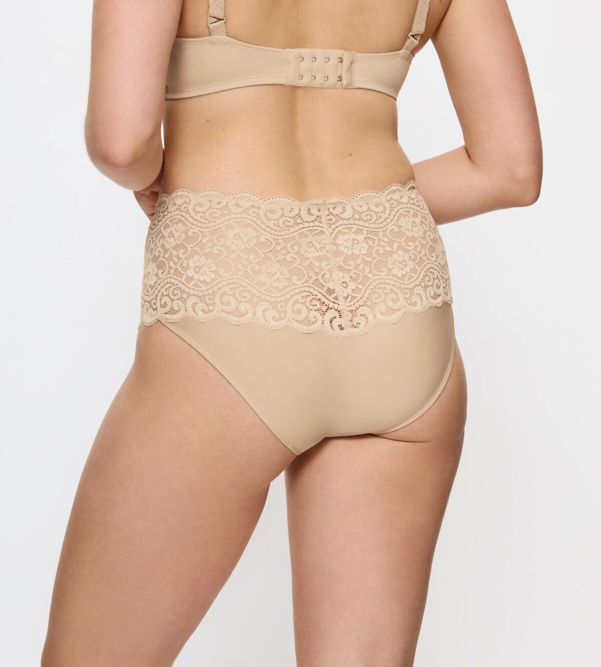 151558 | Triumph - Amourette 0026 Pudder