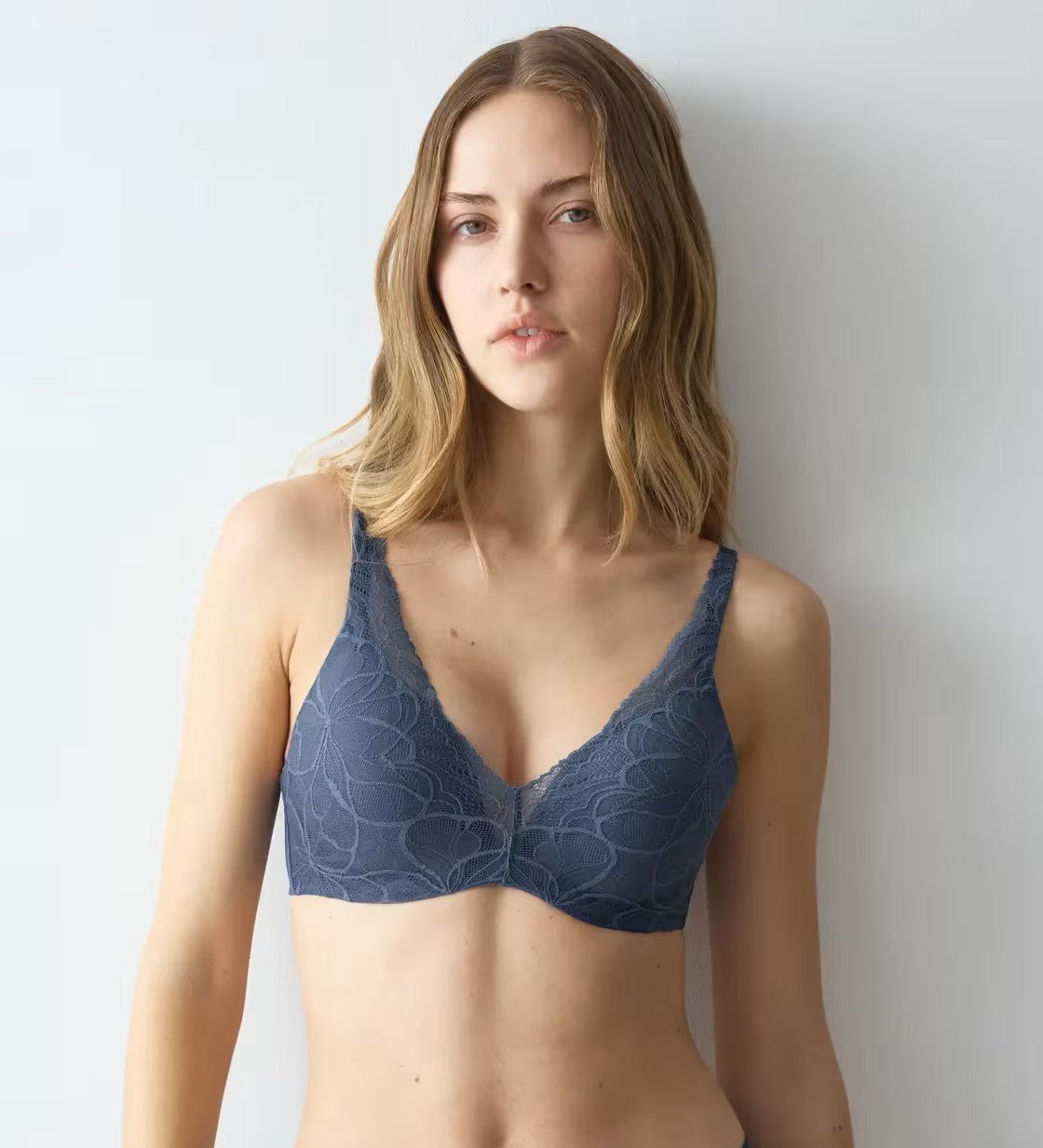 155868 | Triumph - Body Make-Up Illusion Lace 787 Blå