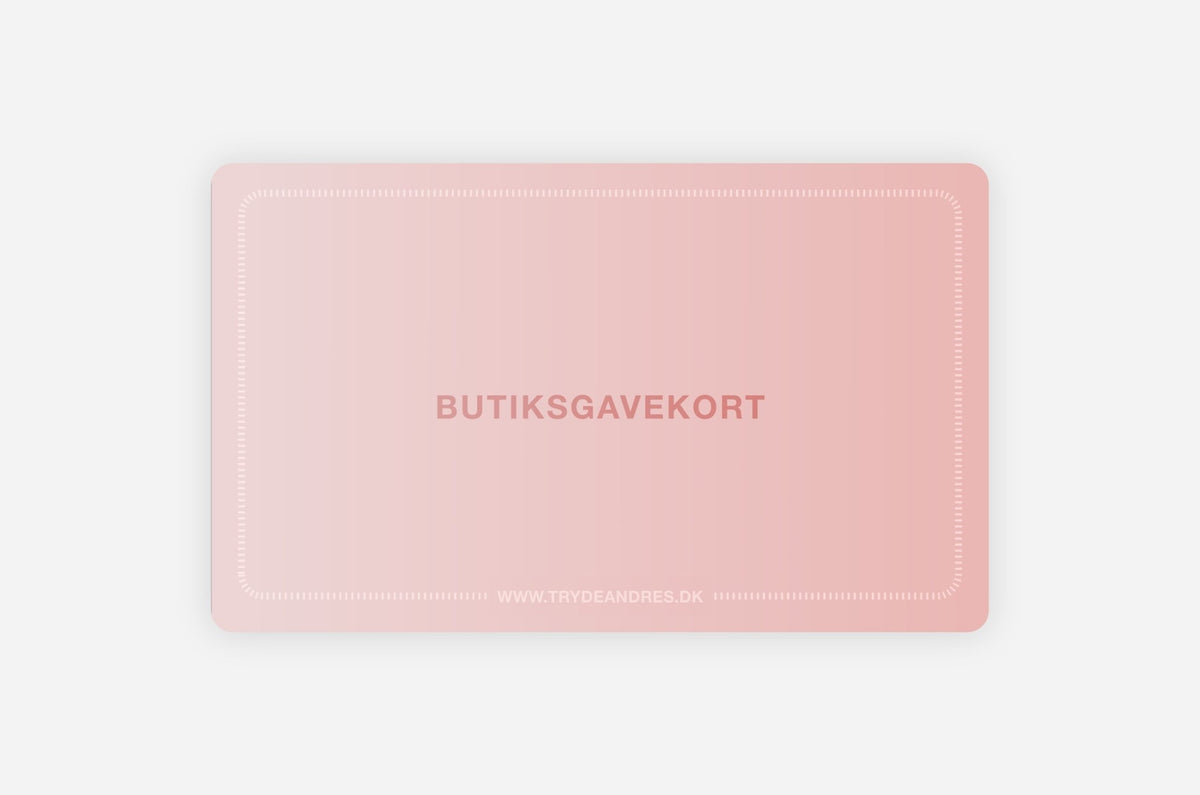 Et lyserødt Tryde Andrés - Butiksgavekort til www.trydeandres.dk på en enkel, lys baggrund.
