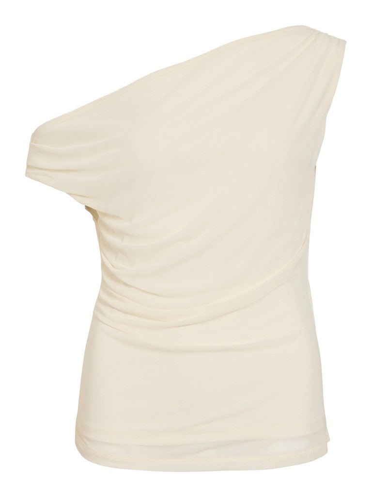 VILA VISaya Offwhite, ærmeløs bluse med én skulder og drapering, vist på en ensfarvet baggrund.