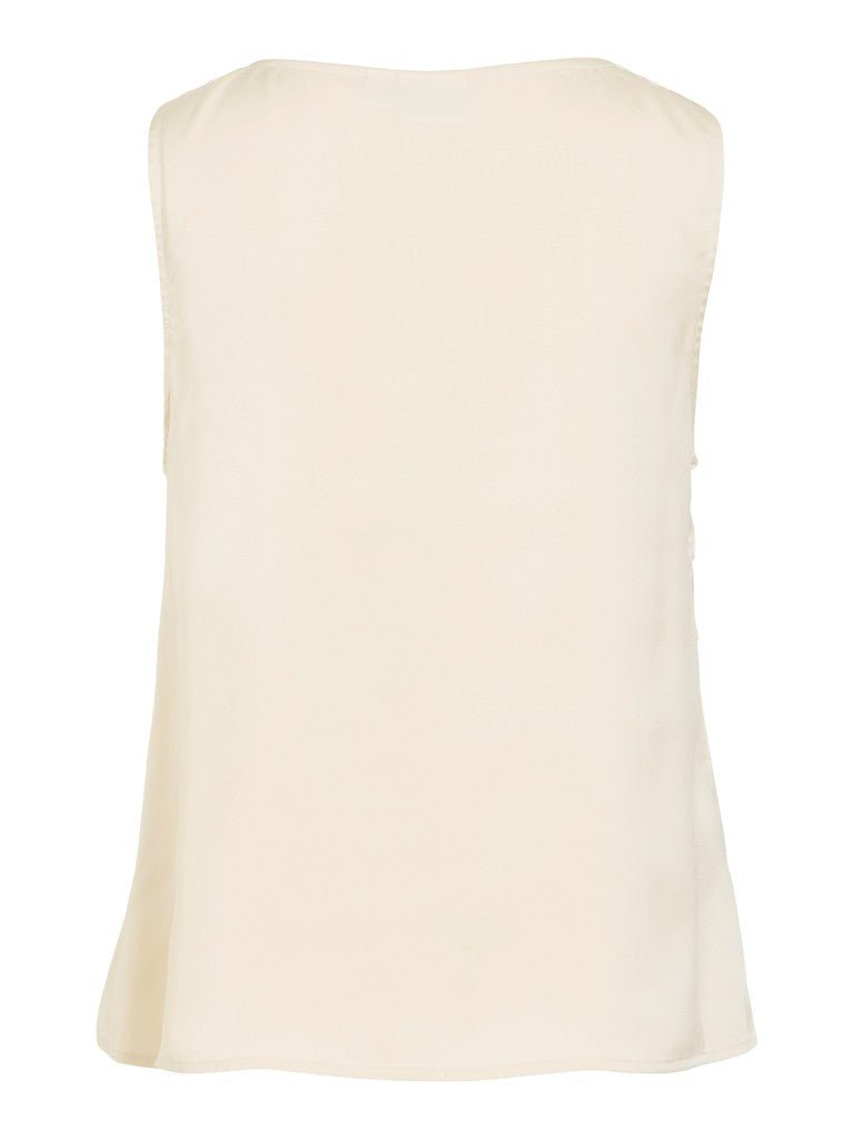 Bagfra-billede af den ærmeløse VILA VIElmina-bluse i offwhite, vist på en hvid baggrund.