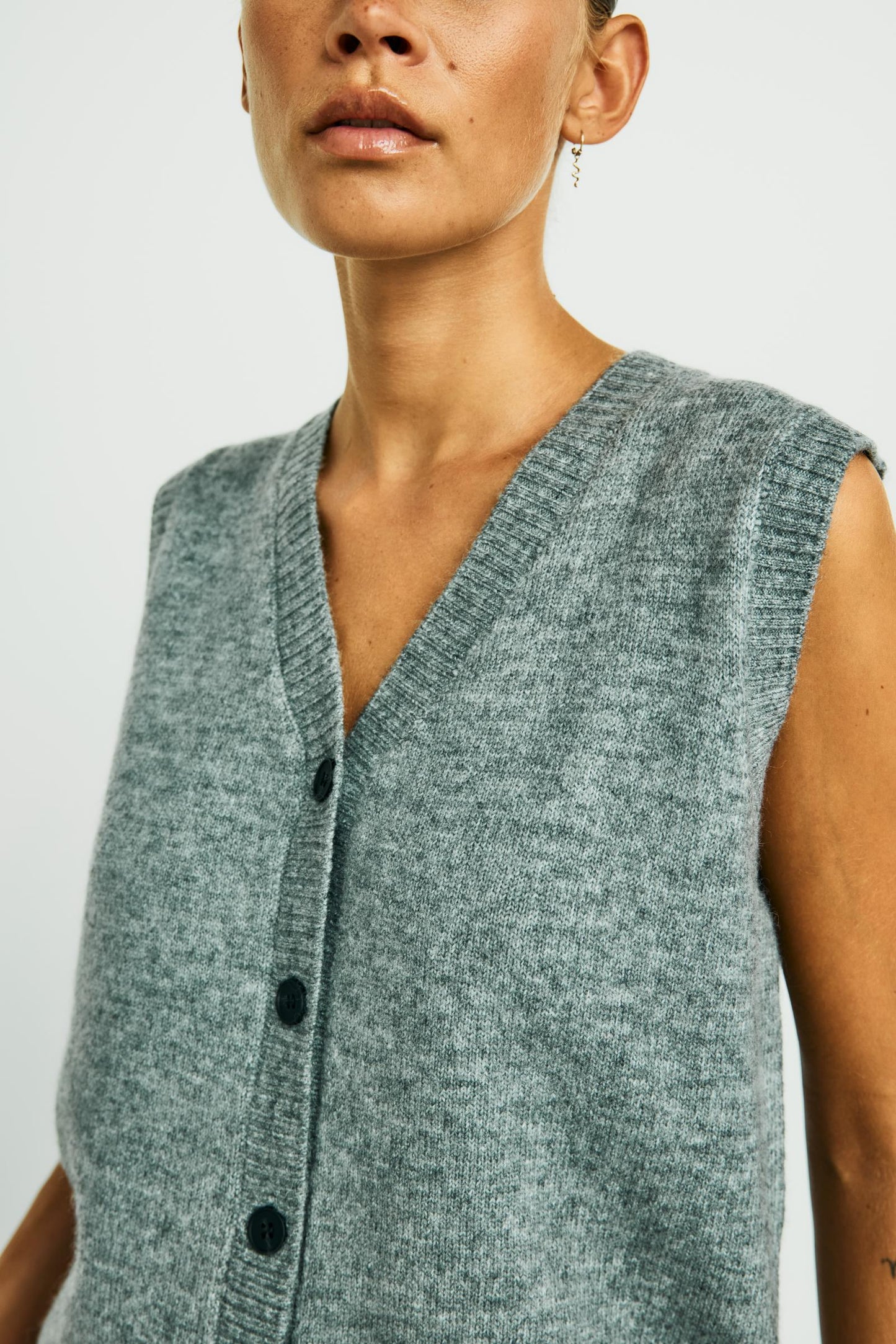 152127 | WithBlack - Lalva Grå