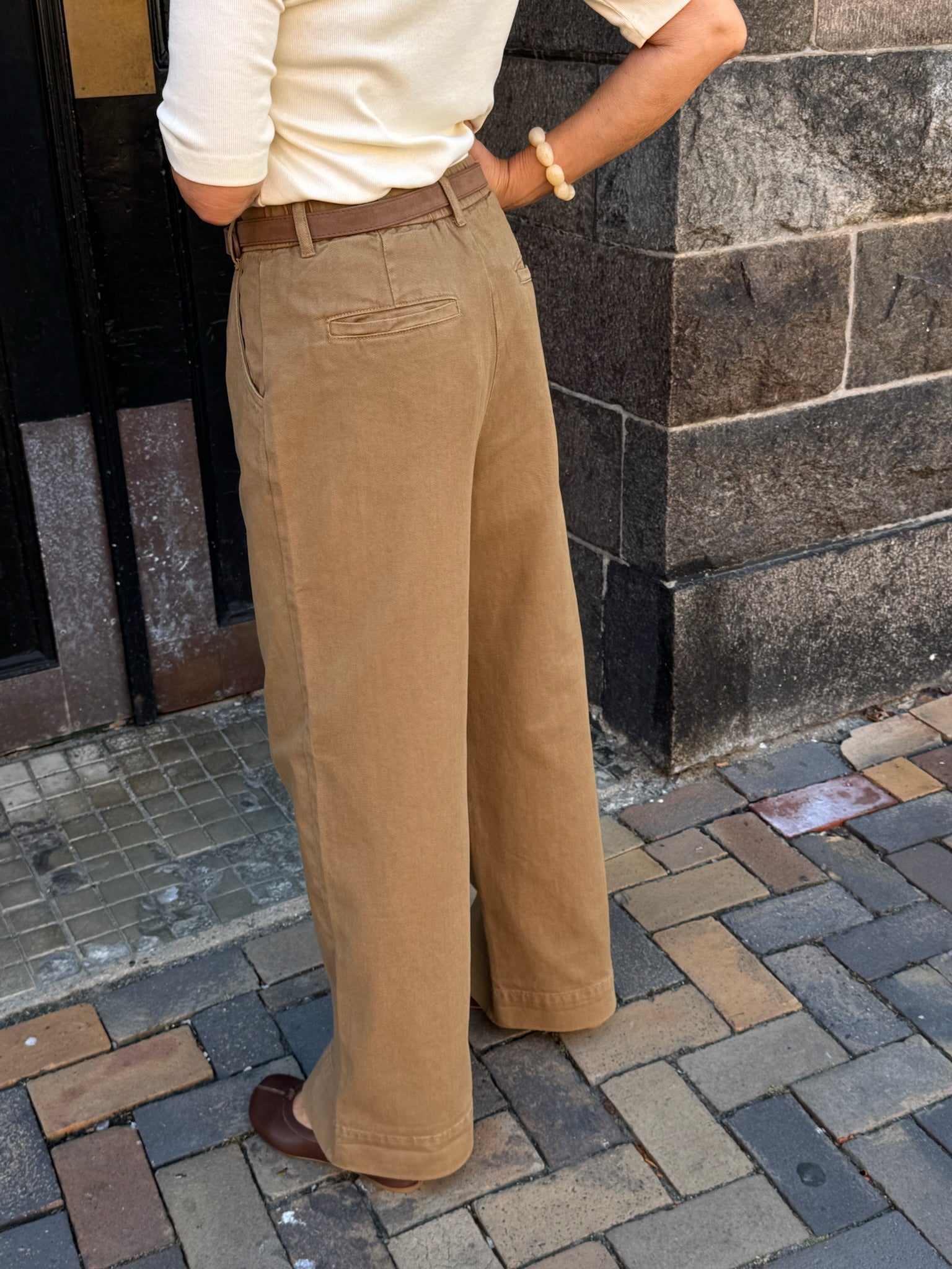 155341 | WithBlack - Steffi Camel