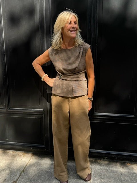 155341 | WithBlack - Steffi Camel